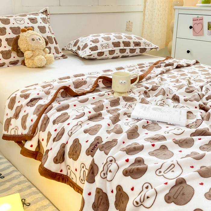 91家纺网 家纺一手货源 找家纺 楠沐家纺 2025新款双面牛奶绒多功能印花毛毯 小熊仔