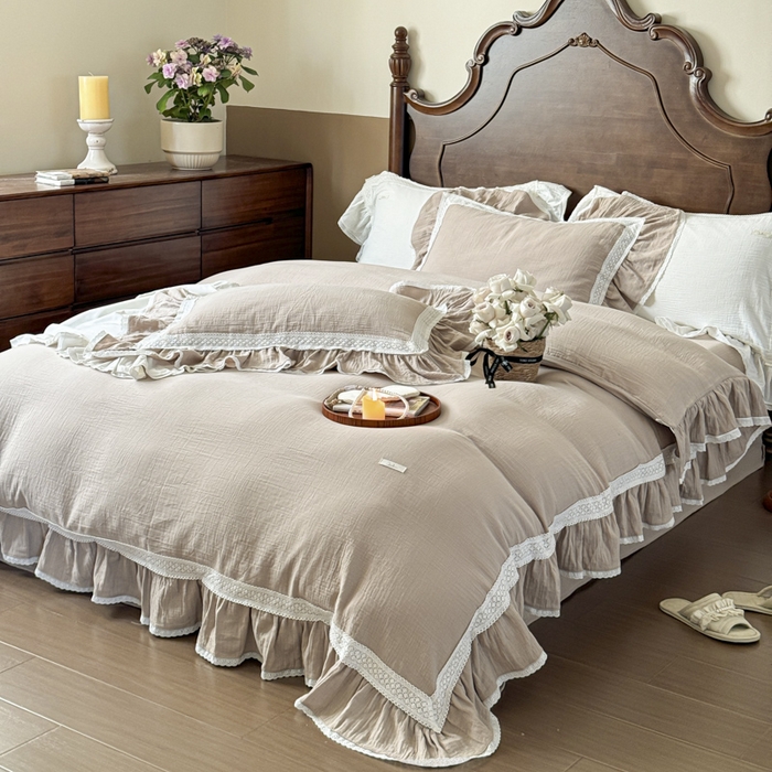 91家纺网 家纺一手货源 找家纺 玛奇朵 2024新款皱皱纱法式慵懒风奶芙蕾丝系列四件套 奶芙蕾丝-奶灰