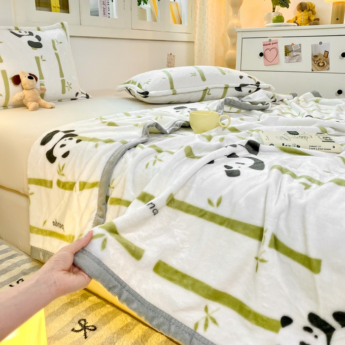 91家纺网 家纺一手货源 找家纺 楠沐家纺 2025新款双面牛奶绒多功能印花毛毯 竹叶熊猫