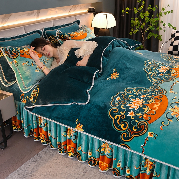 91家纺网 家纺一手货源 找家纺 曼尼家纺2025高克重直播印花床裙款法莱绒金貂珊瑚绒牛奶绒四件套 穿越浪漫