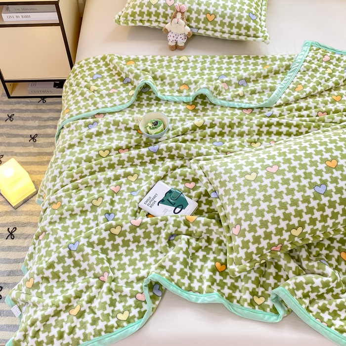 91家纺网 家纺一手货源 找家纺 楠沐家纺 2025新款双面牛奶绒多功能印花毛毯 绿色心情