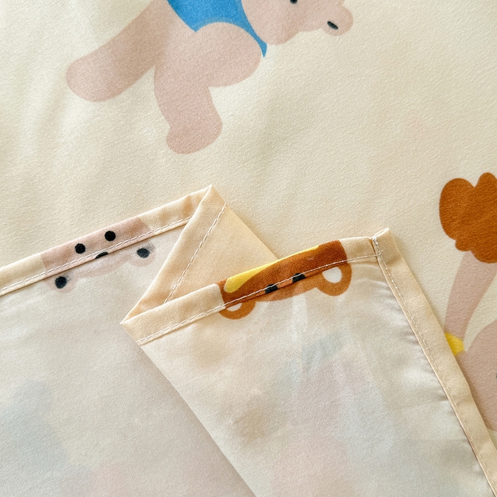 91家纺网 家纺一手货源 找家纺 妖妖家纺 2024新款超柔软糯水洗云朵棉印花单床单 滑板小熊