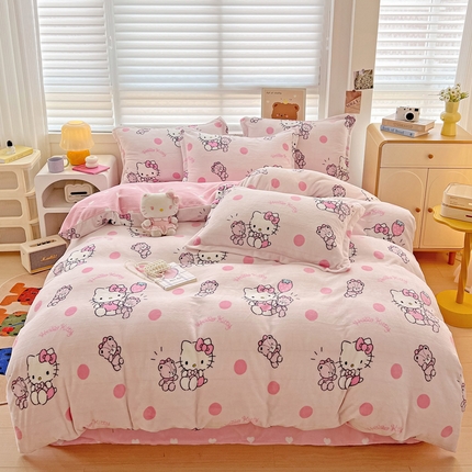 91家纺网 家纺一手货源 找家纺 KT猫直营店 2024新款三丽鸥库洛米牛奶绒四件套 泡泡KT猫