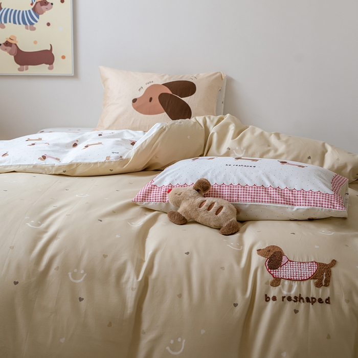 91家纺网 家纺一手货源 找家纺 窝米2024毛巾绣x数码 13370全棉撞色卡通系列四件套 腊肠狗