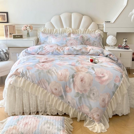 91家纺网 家纺一手货源 找家纺 2025新款法式油画风田园花卉长绒磨毛棉床裙四件套 丝柯轻语(兰）