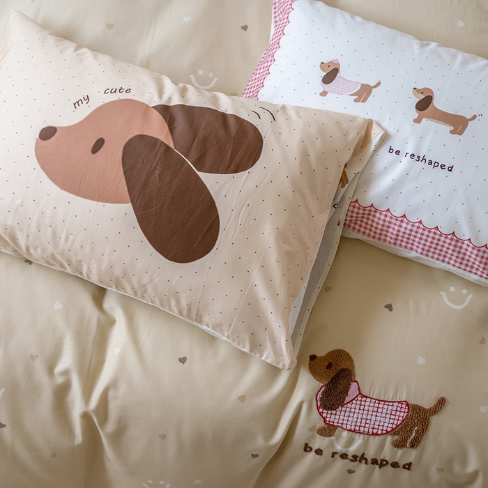 91家纺网 家纺一手货源 找家纺 窝米2024毛巾绣x数码 13370全棉撞色卡通系列四件套 腊肠狗