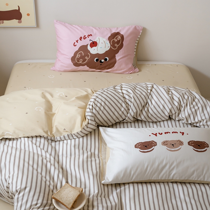 91家纺网 家纺一手货源 找家纺 窝米2024毛巾绣x数码 13370全棉撞色卡通系列四件套 奶油小狗