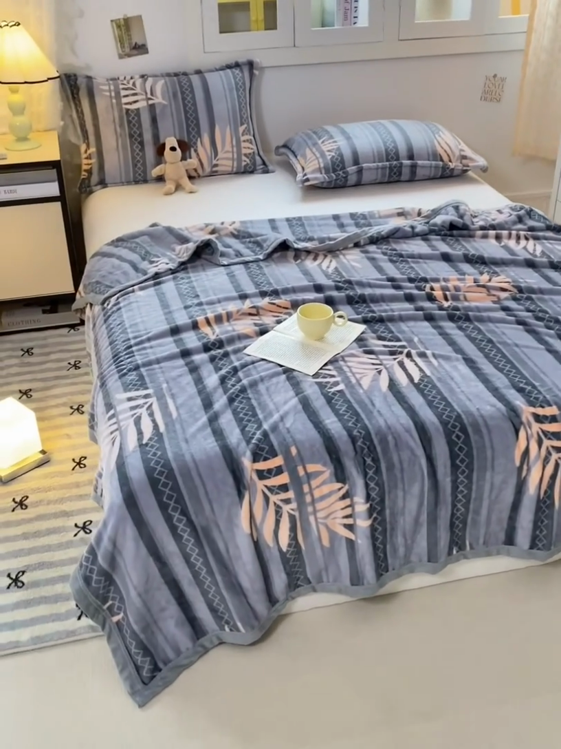 91家纺网 家纺一手货源 找家纺 楠沐家纺 2025新款双面牛奶绒多功能印花毛毯 丛林密语