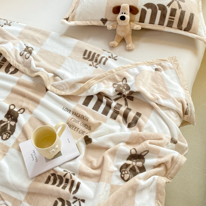 91家纺网 家纺一手货源 找家纺 楠沐家纺 2025新款双面牛奶绒多功能印花毛毯 比心兔