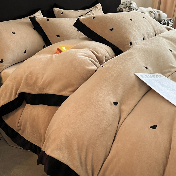 91家纺网 家纺一手货源 找家纺 米彩家纺 2024新款A类轻奢风牛奶绒绣花四件套-爱心蝴蝶结系列 爱心-浅香槟