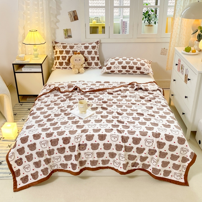 91家纺网 家纺一手货源 找家纺 楠沐家纺 2025新款双面牛奶绒多功能印花毛毯 小熊仔