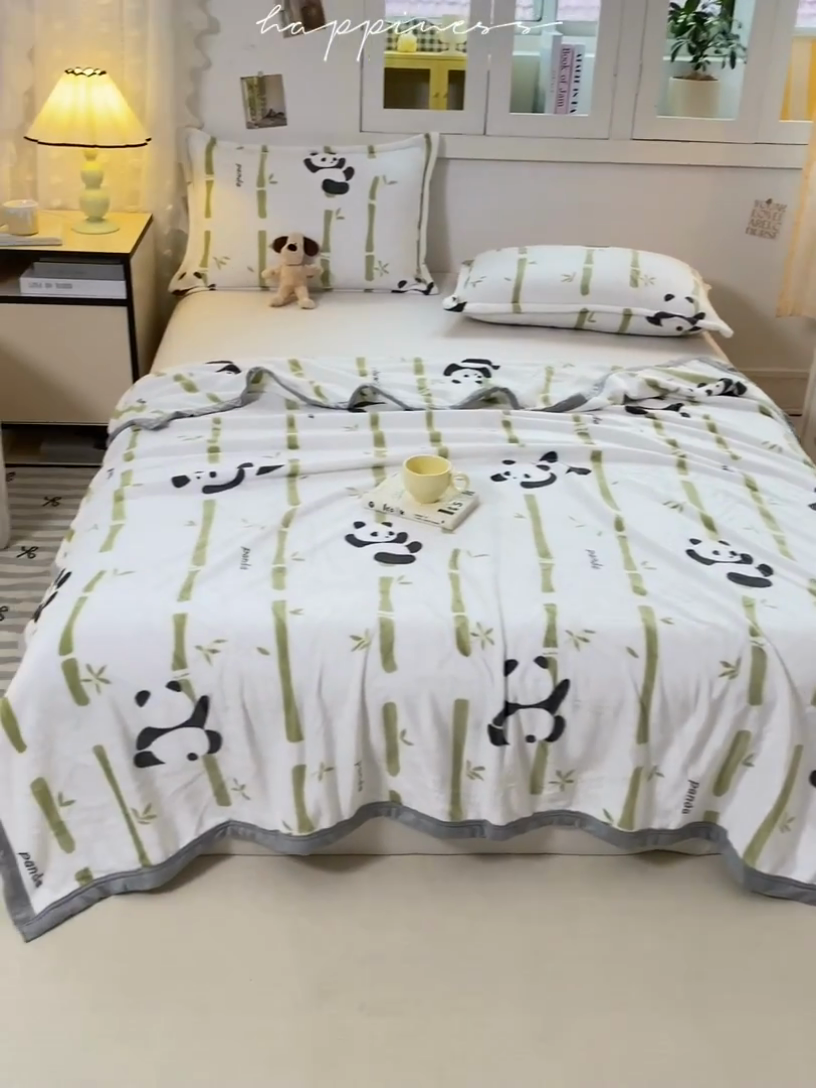 91家纺网 家纺一手货源 找家纺 楠沐家纺 2025新款双面牛奶绒多功能印花毛毯 竹叶熊猫