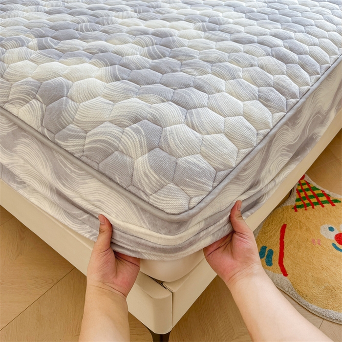 91家纺网 家纺一手货源 找家纺 伊人坊 2024新款牛奶绒印花大豆夹棉床笠 新潮海浪