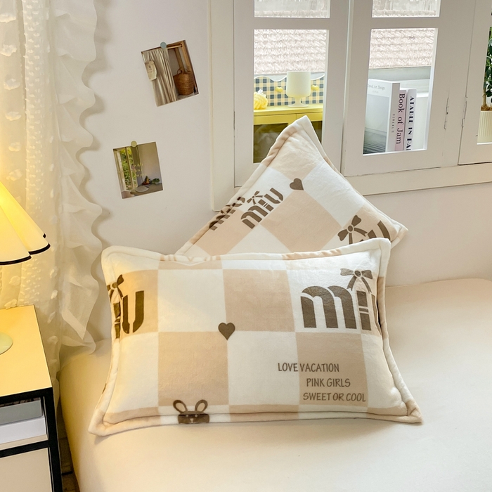 91家纺网 家纺一手货源 找家纺 楠沐家纺 2025新款双面牛奶绒多功能印花毛毯 比心兔