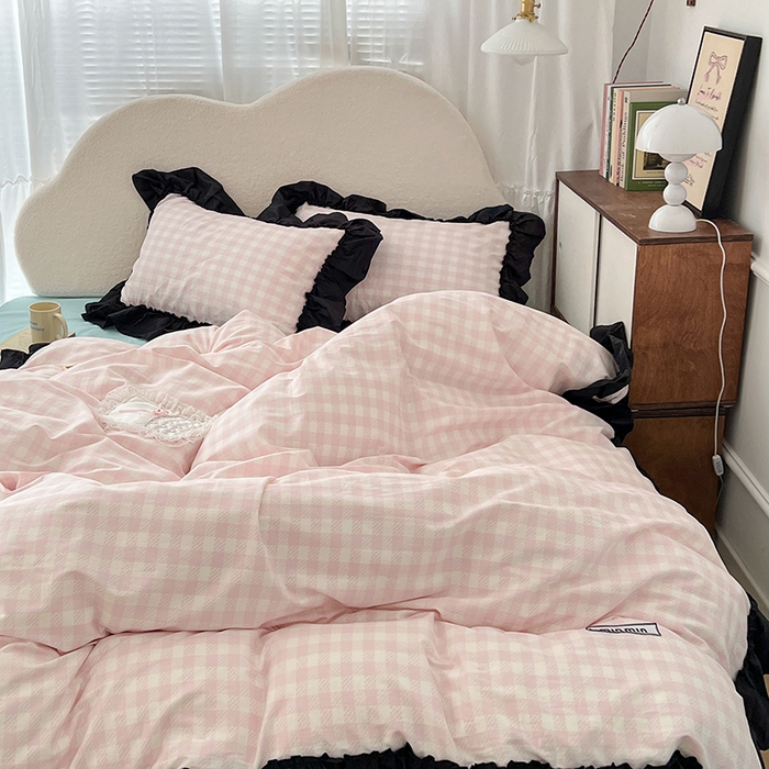 91家纺网 家纺一手货源 找家纺 昔可家纺 2024黑色贴边花边款格子系列四件套 缪缪粉格