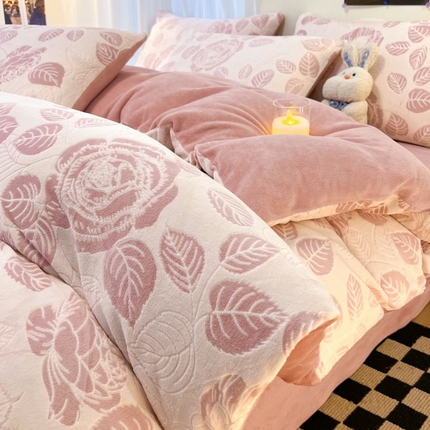 2024新款原创白色小清新场景雕花牛奶绒单被套四件套 玫瑰庄园-粉