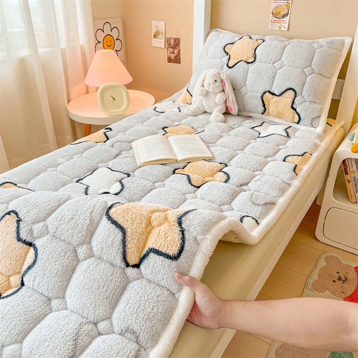 91家纺网 家纺一手货源 找家纺 雯豆家纺 2024新品泰迪绒学生床垫宿舍床褥子加厚上下铺北极绒床护垫 泰迪绒床褥-闪耀星辰