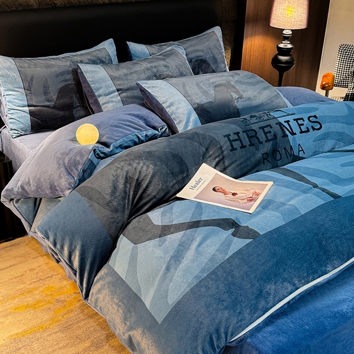 91家纺网 家纺一手货源 找家纺 新方向 2025A类丽丝绒+全消光牛奶绒四件套-奥弗恩-深蓝