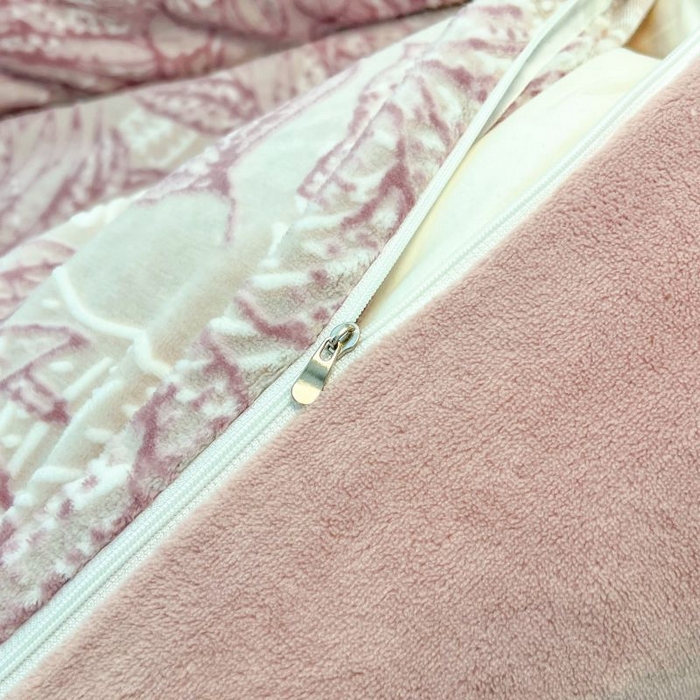 91家纺网 家纺一手货源 找家纺 2024新款原创白色小清新场景雕花牛奶绒单被套四件套 仙贝-粉