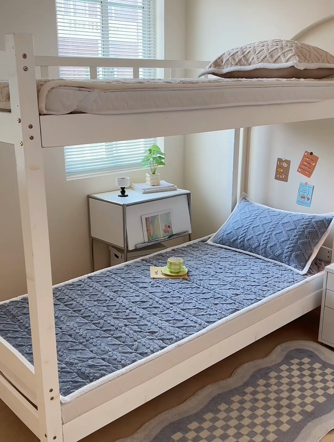 91家纺网 家纺一手货源 找家纺 贝拉梦家纺 2024新款塔肤绒牛奶绒纯色学生宿舍夹棉软床垫子护床垫 羊绒灰