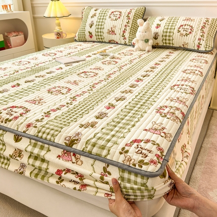 91家纺网 家纺一手货源 找家纺 （总）摩妮卡 2025新款小清新印花牛奶绒夹棉床笠三件套