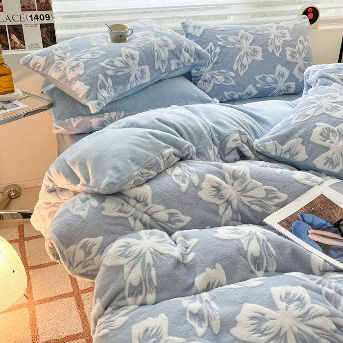 91家纺网 家纺一手货源 找家纺 金爱家 2024新款全消光牛奶绒A类纯色獭兔毛绒立体雕花牛奶绒四件套 兔毛梦蝶兰