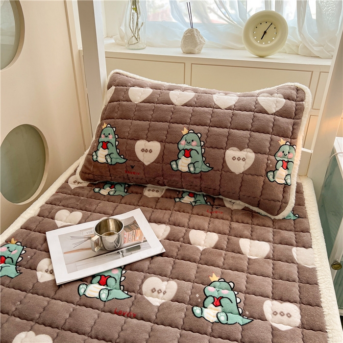 91家纺网 家纺一手货源 找家纺 喜居 2024新款印花牛奶绒床垫学生床垫学生宿舍床垫床褥子被套四件套 爱心恐龙