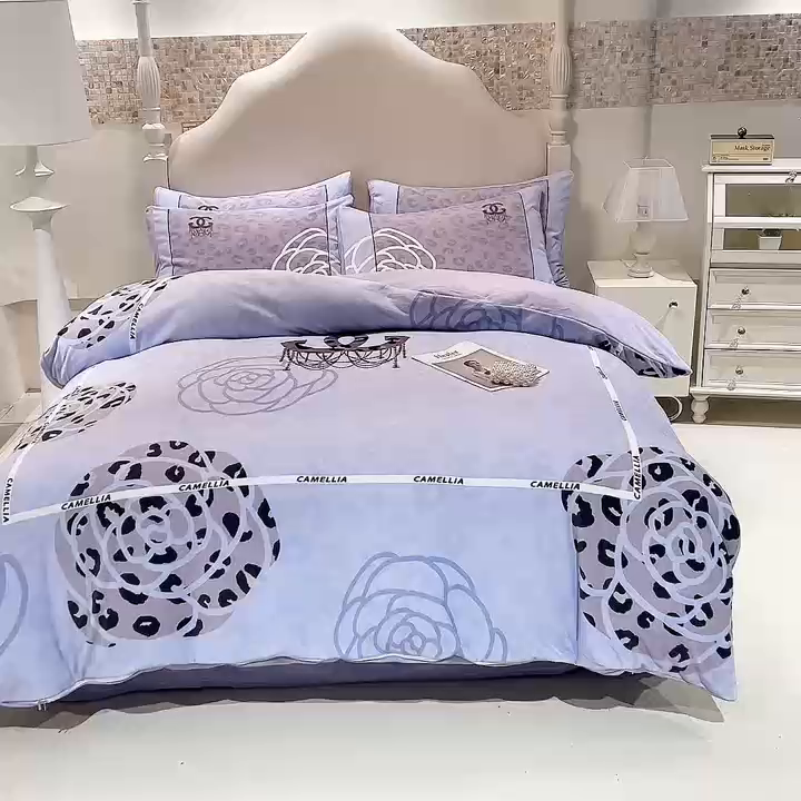 91家纺网 家纺一手货源 找家纺 新方向 2025年 A类全消光牛奶绒四件套-漫步温莎-莫奈紫