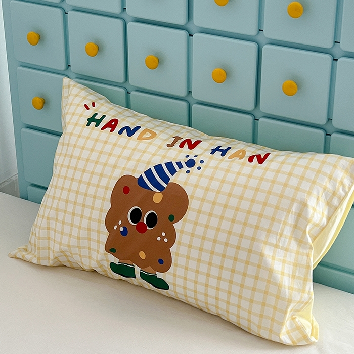 91家纺网 家纺一手货源 找家纺 昔可家纺 2024新款数码印花单品枕套系列-卡通系列 黄格饼干