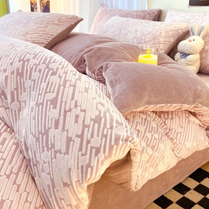 2024新款原创白色小清新场景雕花牛奶绒单被套四件套 流星雨-粉