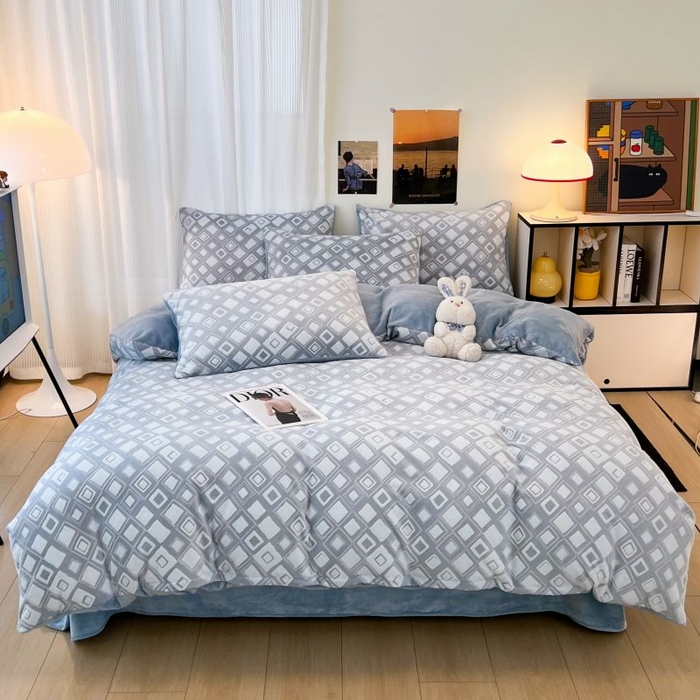 91家纺网 家纺一手货源 找家纺 2024新款原创白色小清新场景雕花牛奶绒单被套四件套 幸运魔方