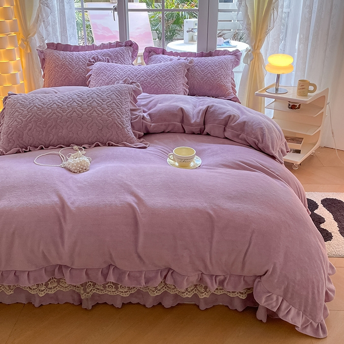 91家纺网 家纺一手货源 找家纺 畅畅家纺 2024新款冬季韩版花边蕾丝牛奶绒床盖四件套 丁香紫