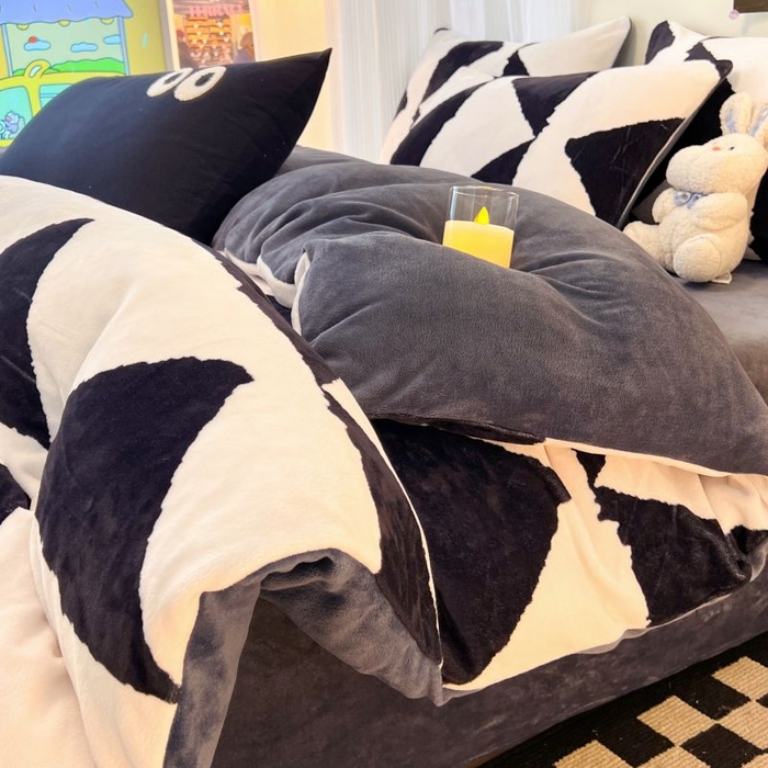 91家纺网 家纺一手货源 找家纺 2024新款原创小清新牛奶绒印花四件套 三角空间