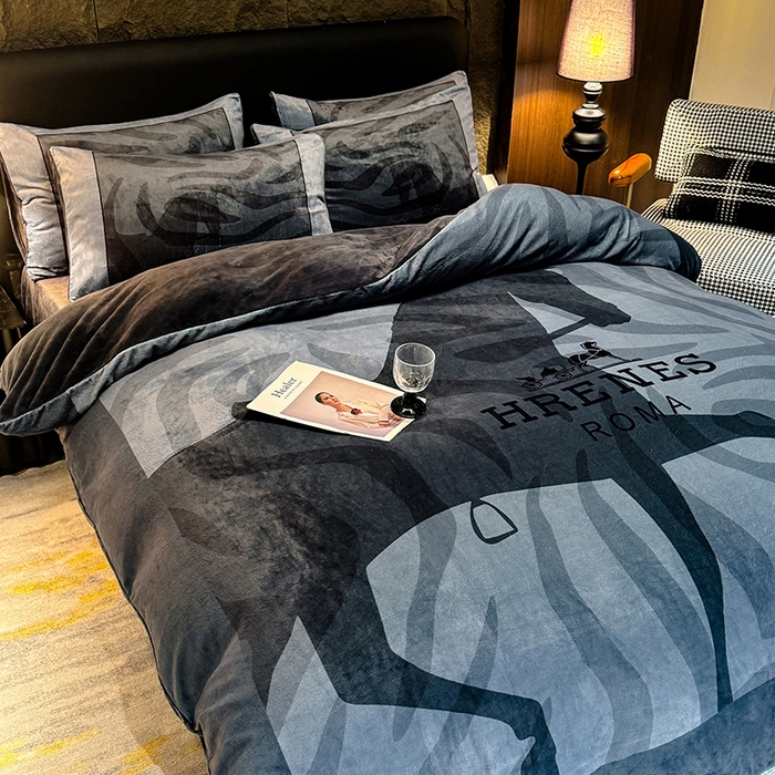 91家纺网 家纺一手货源 找家纺 新方向 2025A类丽丝绒+全消光牛奶绒四件套-奥弗恩-深灰