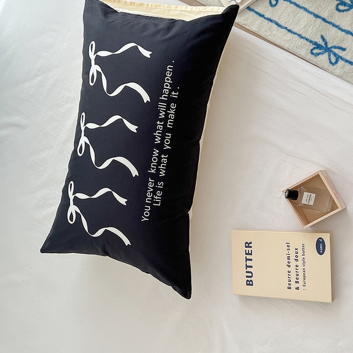 91家纺网 家纺一手货源 找家纺 昔可家纺 2024新款数码印花单品枕套系列-ins风系列 黑色丝带蝴蝶结