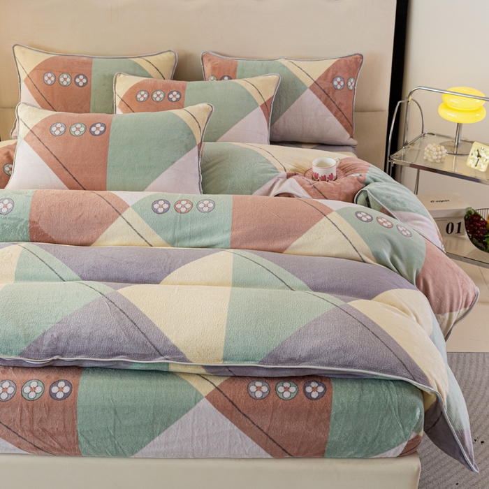 91家纺网 家纺一手货源 找家纺 欧喜璐 2024年新款 8.5-9.5斤加厚牛奶绒金貂绒法莱绒四件套单被套 几何风情