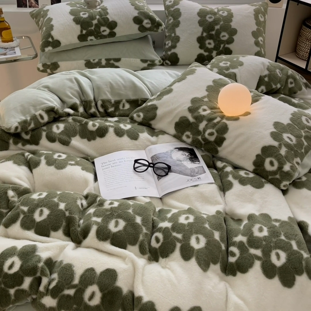 91家纺网 家纺一手货源 找家纺 金爱家 2024新款全消光牛奶绒A类纯色獭兔毛绒立体雕花牛奶绒四件套 兔毛微醺绿