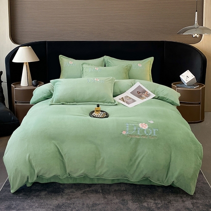 91家纺网 家纺一手货源 找家纺 （总）缦纱 2024新款牛奶绒纯色刺绣四件套