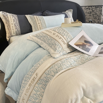 91家纺网 家纺一手货源 找家纺 苹果星家纺 2024新款秋冬高定系列立体刺绣230g全消光牛奶绒-赛琳娜 赛琳娜-天空蓝