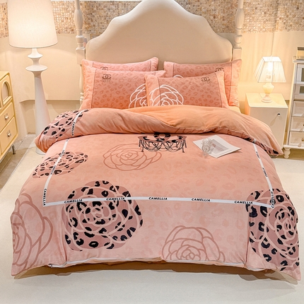 91家纺网 家纺一手货源 找家纺 新方向 2025年 A类全消光牛奶绒四件套-漫步温莎-柔和桃