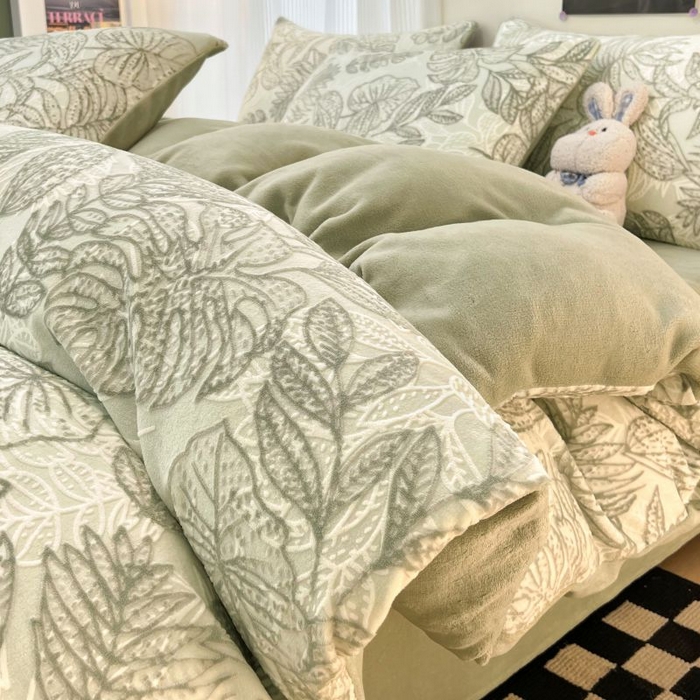 91家纺网 家纺一手货源 找家纺 2024新款原创白色小清新场景雕花牛奶绒单被套四件套 仙贝-绿