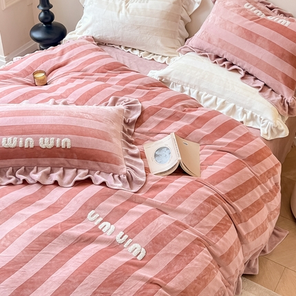 91家纺网 家纺一手货源 找家纺 （总）2024新款牛奶绒韩版花边四件套AB双色纱提花系列绒套件-丽贝卡