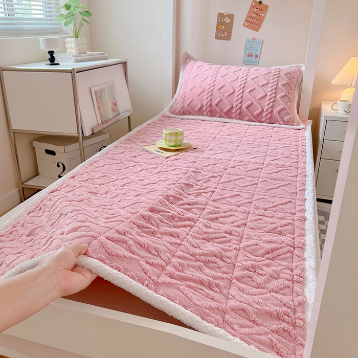 91家纺网 家纺一手货源 找家纺 贝拉梦家纺 2024新款塔肤绒牛奶绒纯色学生宿舍夹棉软床垫子护床垫 梦玫瑰