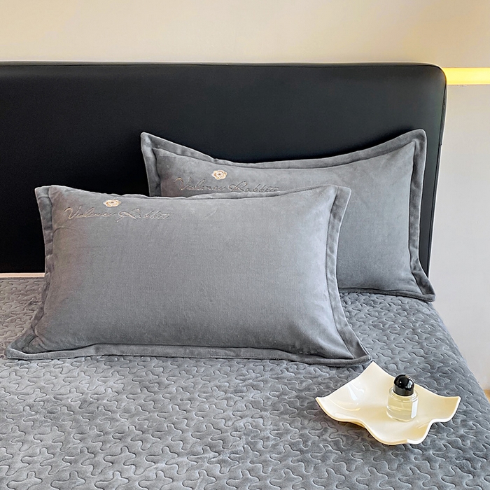 91家纺网 家纺一手货源 找家纺 陌乘坊家纺 2024新款牛奶绒床盖款四件套-香奈 香奈-高级灰