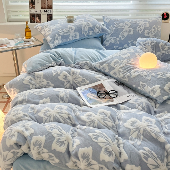 91家纺网 家纺一手货源 找家纺 金爱家 2024新款全消光牛奶绒A类纯色獭兔毛绒立体雕花牛奶绒四件套 兔毛梦蝶兰