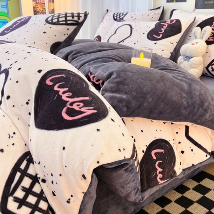 91家纺网 家纺一手货源 找家纺 2024新款原创白色小清新场景牛奶绒单被套 音乐之心