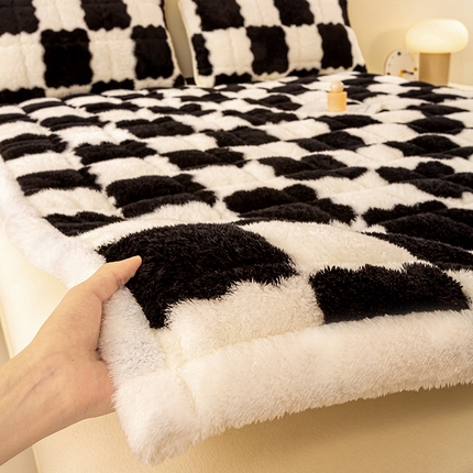 91家纺网 家纺一手货源 找家纺 （总）眠势力 2025新款北极绒床垫加绒床褥子秋冬保暖夹棉牛奶绒棋盘格床护垫