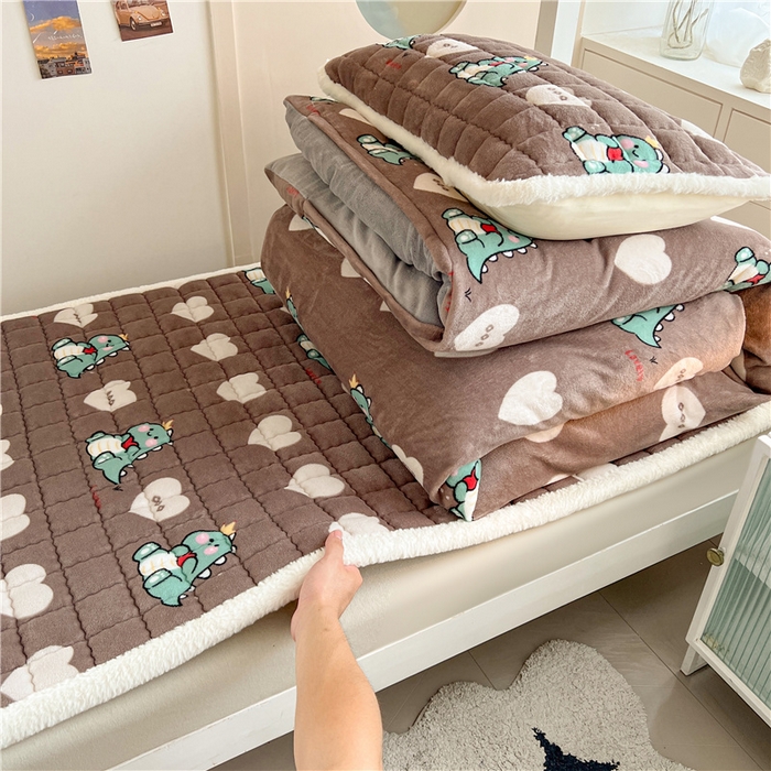 91家纺网 家纺一手货源 找家纺 喜居 2024新款印花牛奶绒床垫学生床垫学生宿舍床垫床褥子被套四件套 爱心恐龙