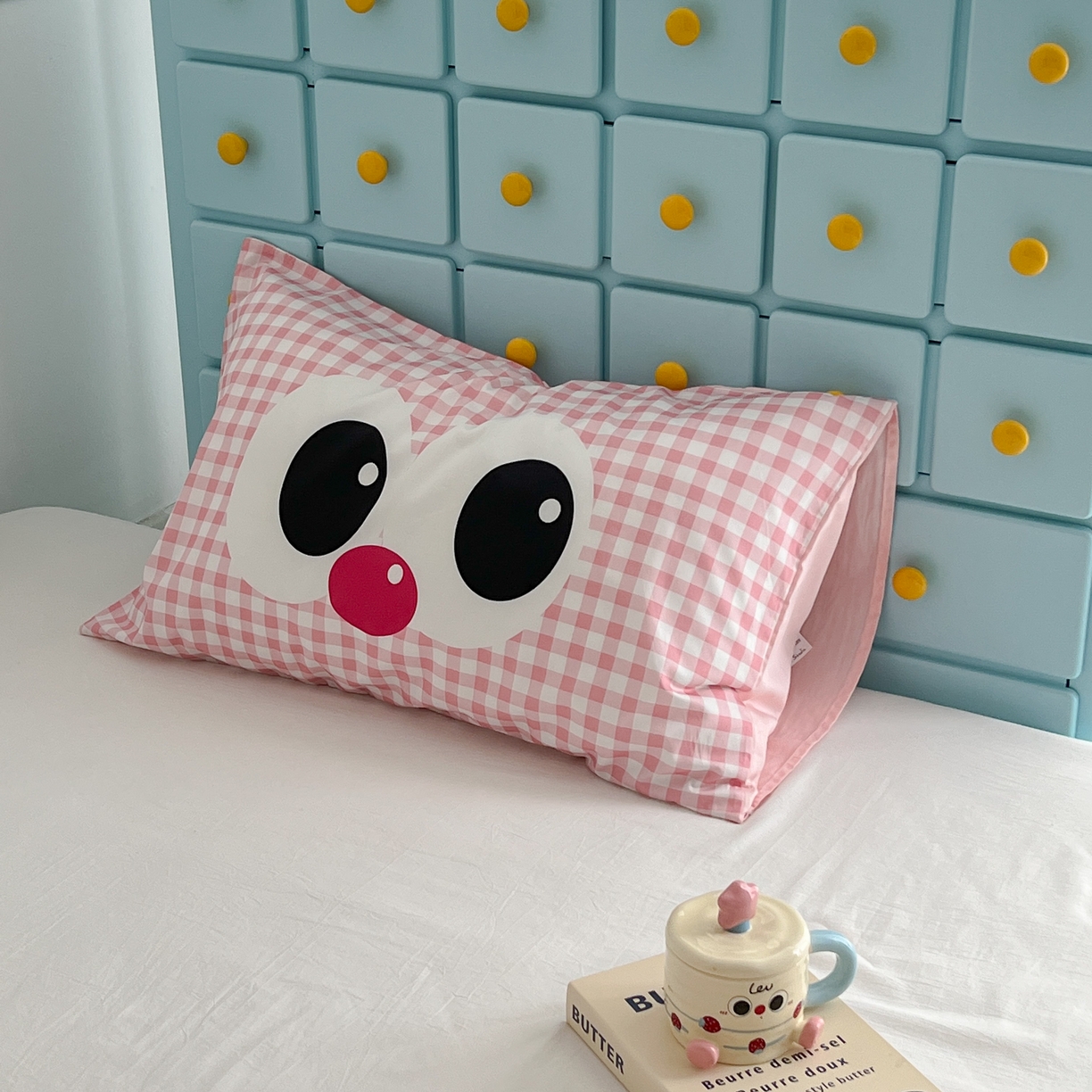 91家纺网 家纺一手货源 找家纺 昔可家纺 2024新款数码印花单品枕套系列-卡通系列 粉格大眼仔