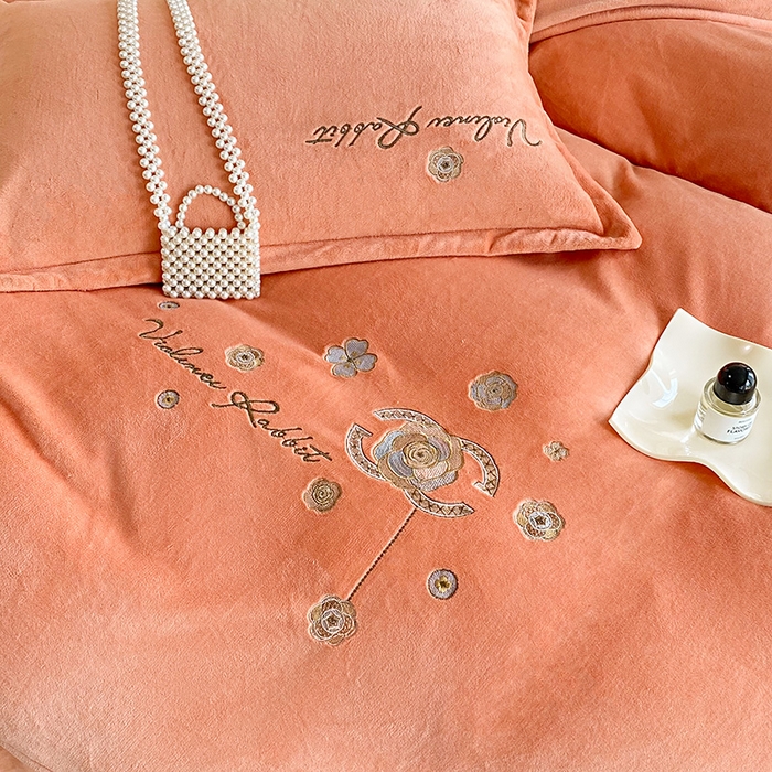 91家纺网 家纺一手货源 找家纺 陌乘坊家纺 2024新款牛奶绒床盖款四件套-香奈 香奈-爱玛橙